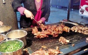 【案例】大學(xué)生“豬蹄哥”從地攤起步，一年賣出30萬只豬