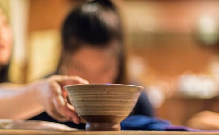 當咖啡遇上豬蹄，茶真鄉(xiāng)這樣突圍“慢餐飲”|餐飲界
