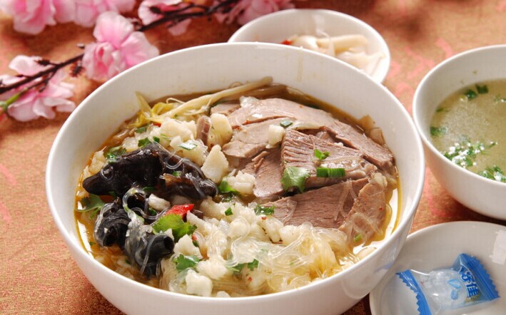 特色美食被“標(biāo)準(zhǔn)化”背后的思考：同質(zhì)化問題怎么破？