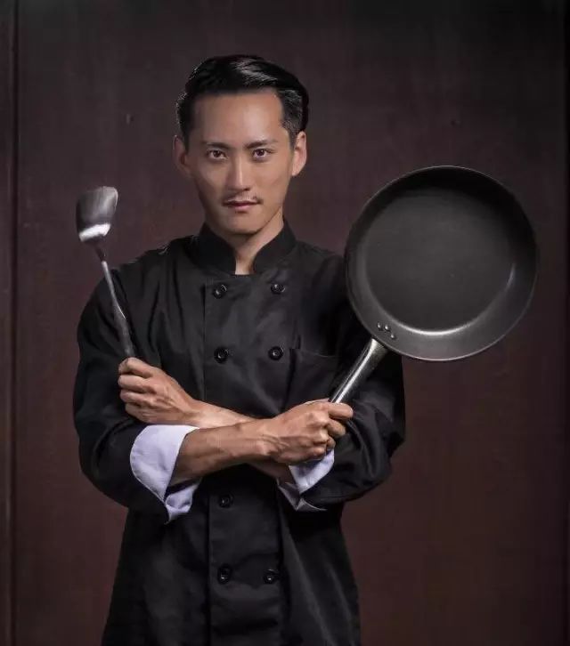 明明可以靠臉吃飯，卻做了豬手外賣，月流水做到20