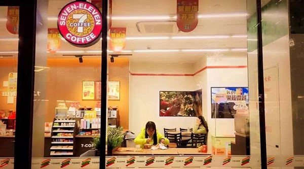 便利店紛紛跨界玩起餐飲，對餐飲企業(yè)是福還是禍？