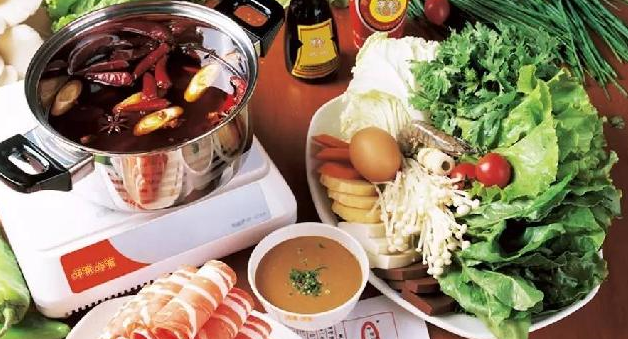 呷哺進軍火鍋調(diào)料，火鍋品牌入局調(diào)料市場漸成常態(tài)