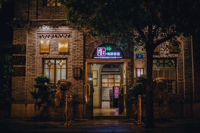 跨界做餐飲，單店日均流水43萬，已經(jīng)火爆了四年