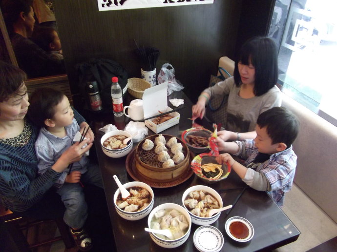 餛飩店20年都辦不下證，總理推動(dòng)“放管服”有望結(jié)束這種荒誕