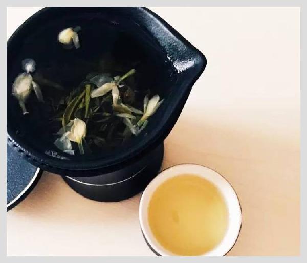 無印良品開了一家咖啡館，但主角是一款“性冷淡”的茶？