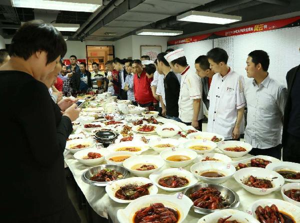 打造“白粉級”餐飲爆品，這個品類讓他一年瘋賣4個億