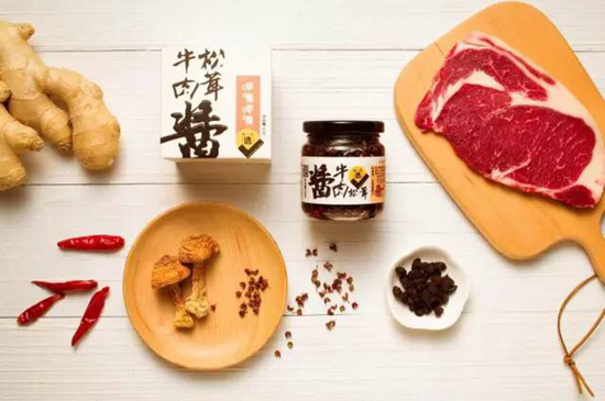 面對早已對手林立的調味品市場，呷哺呷哺為何現(xiàn)在才選擇進入？