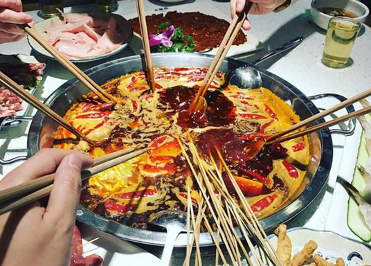 敢去紐約時代廣場秀肌肉，這個四川火鍋憑什么？