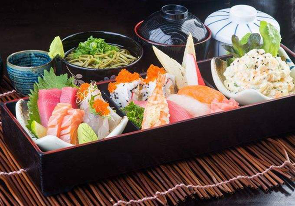 日料KO中國(guó)七大菜系，中國(guó)餐飲怎么辦？