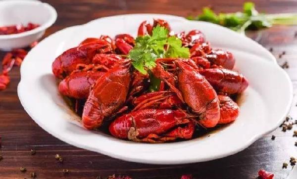 靠一碗蓋澆飯，獲海底撈近千萬元投資