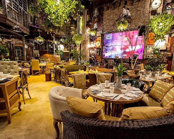 開便利店、書店、花店、家具店……餐飲老板開始跨界！