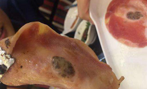 顧客在?？趷凵锌筒蛷d吃到“惡心”烤肉？商家回應(yīng)：是積血肉