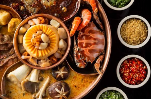2017年國內(nèi)餐飲業(yè)發(fā)展現(xiàn)狀與未來預(yù)測(cè)