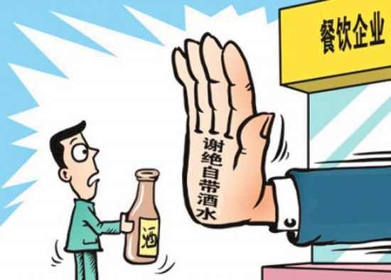 因?yàn)楣膭?lì)顧客自帶酒水，這家餐廳火了起來