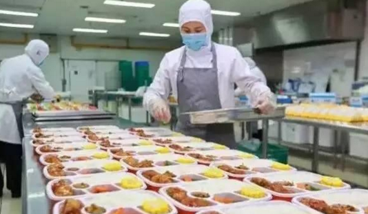 肯德基、真功夫率先“上車”，高鐵外賣這個蛋糕該怎么分？