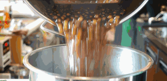 一杯奶茶=8罐紅牛！你們愛喝的COCO、貢茶等暢銷奶茶，還敢喝嗎？