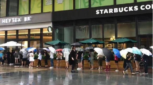 帝都開業(yè)首日排隊(duì)排到星巴克門口！喜茶離成為“巨頭”還有多遠(yuǎn)？