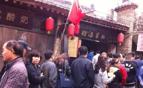 袁家村餐飲日營(yíng)業(yè)額200萬(wàn)，為什么別人一模仿就死翹翹？