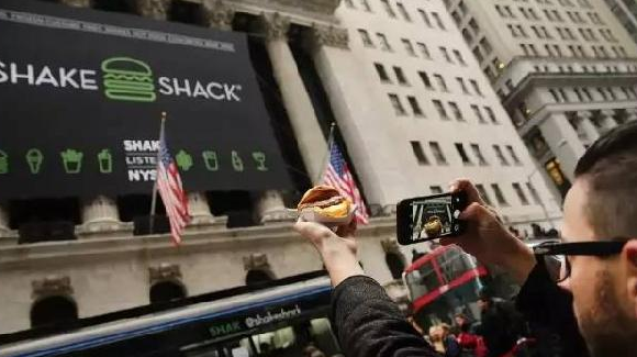 美國(guó)漢堡網(wǎng)紅“Shake Shack”要來(lái)上海開(kāi)店了，不過(guò)要等到2019年