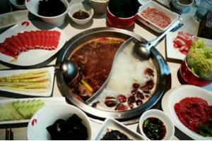 真相| 出問題的海底撈 可不是一家簡單的火鍋店！|餐飲界