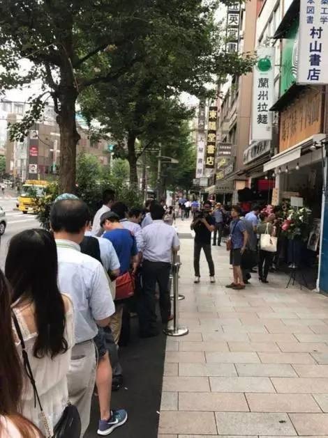 100塊一碗的蘭州拉面竟在日本排長隊，中國餐飲人該如何走出去？ | 深思