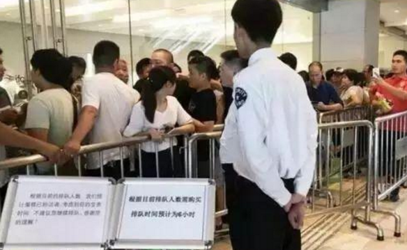 Lady M蛋糕排隊6小時80%都是黃牛，國外一家企業(yè)卻發(fā)現(xiàn)商機(jī)