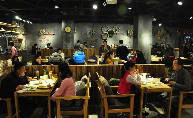 每天只賣一道菜月入120萬日元，她成功的秘訣是什么？|餐飲界