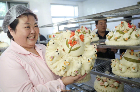 大媽賣饅頭3年 年銷1000萬元，網(wǎng)友：我該賣燒餅還是賣饅頭？