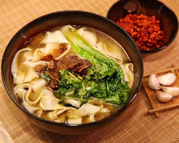 地方小吃里全都是機(jī)會(huì)！不信看看這3個(gè)老板是怎么賺的……|餐飲界