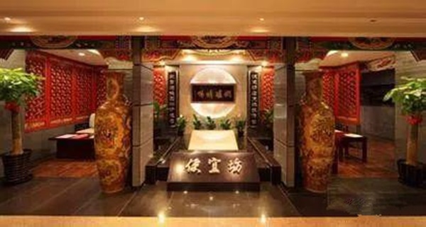 同樣都是做鴨，成名600年的烤鴨鼻祖，竟這樣被全聚德?lián)屃孙L(fēng)頭？
