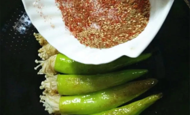 你只知道用金針菇來涮火鍋，學(xué)著這樣做健康又美味