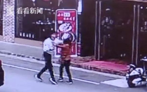 餐廳女員工遲到1分鐘被辭退，還被負(fù)責(zé)人猛踹、狠扇耳光