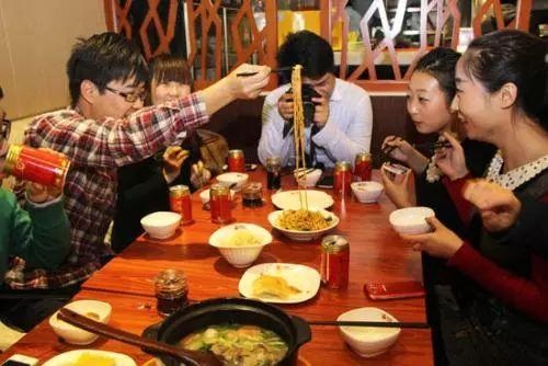 客流劇增、人員混亂，春節(jié)要怎么值班才能讓顧客滿意，讓自己多賺？