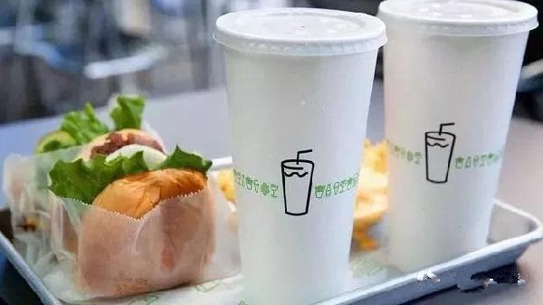 從路邊小攤到年入10億美元的上市餐企，只用了10年就碾壓麥當勞！