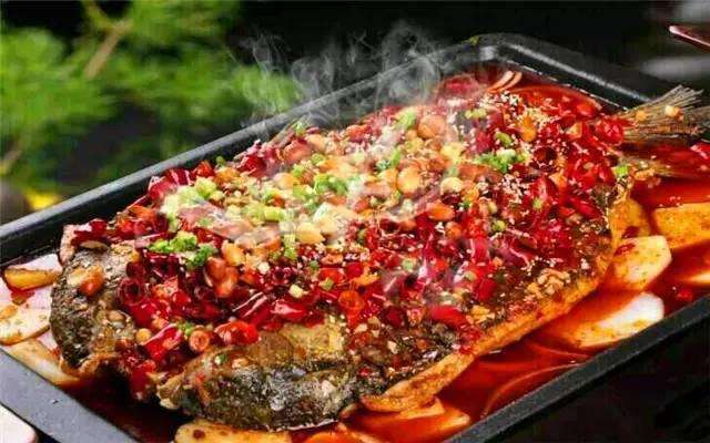 縱有萬(wàn)般風(fēng)情，不及同桌的蛙烤魚銷魂