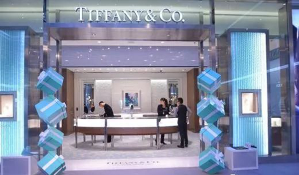 從時(shí)尚到過(guò)時(shí)，Tiffany藍(lán)是這樣一步步被餐飲人用廢的！