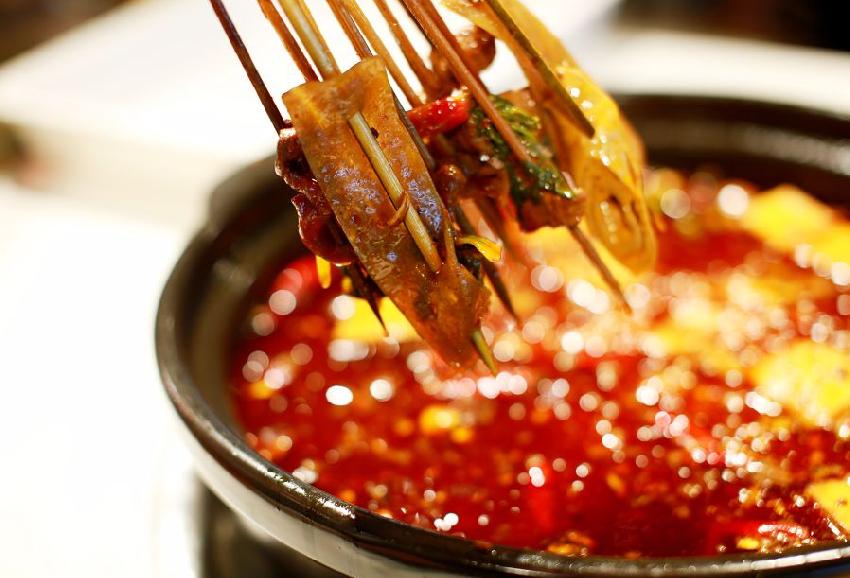 一串難求， 京城最火串串香，單店日賣2萬串