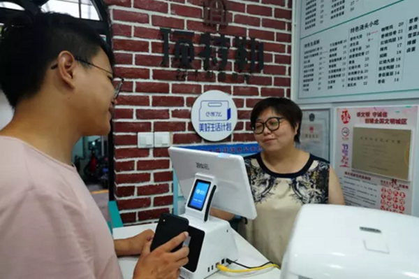 餓了么接連在三個(gè)城市改造了三家餐飲店，這是為了什么？