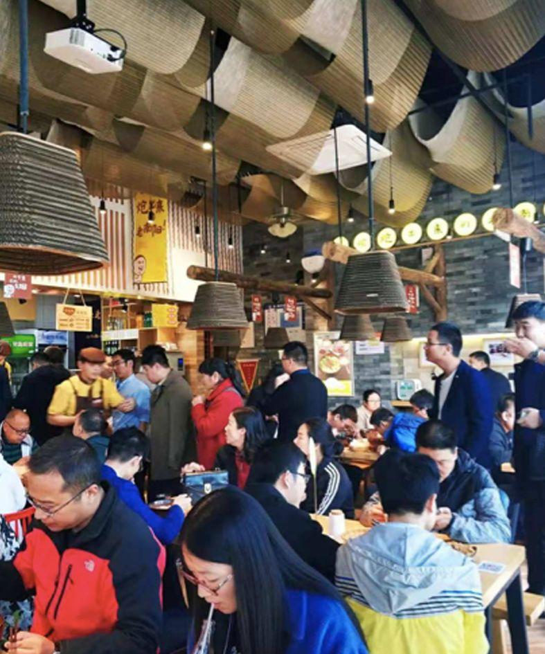 100多平的店面日收1.5萬(wàn)，翻座達(dá)6次以上，憑什么？