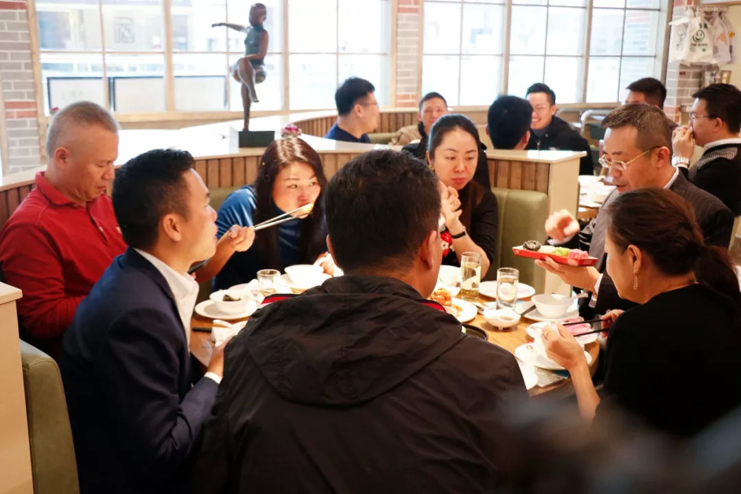 我們研究了100家餐廳：發(fā)現(xiàn)生意好的都有20個特征！