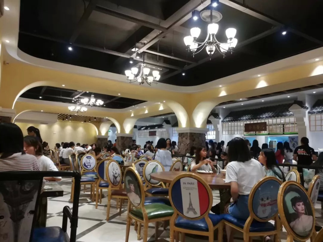 餐廳沒(méi)人氣，別再訓(xùn)斥廚師和服務(wù)員了，很可能是你不會(huì)“裝”！ | 創(chuàng)業(yè)筆記