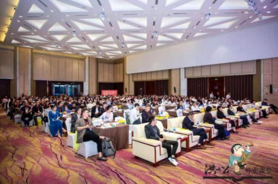 2019外賣產(chǎn)業(yè)“回歸·賦能”大會，千人齊聚洪七公百期盛宴，共話外賣新風(fēng)向！