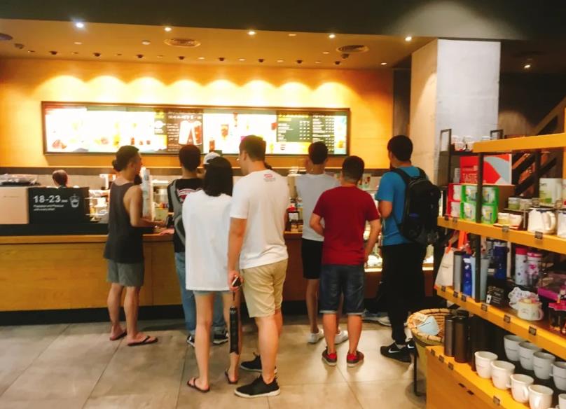 茶、咖不分家！喜茶與星巴克的成功有何共性？｜餐見