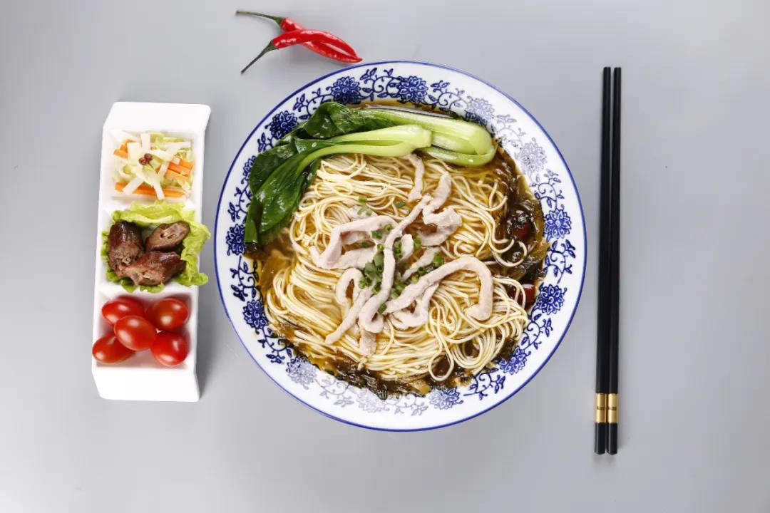 “被人忽悠”開飯店，20萬(wàn)打水漂，最后他總結(jié)了一句話