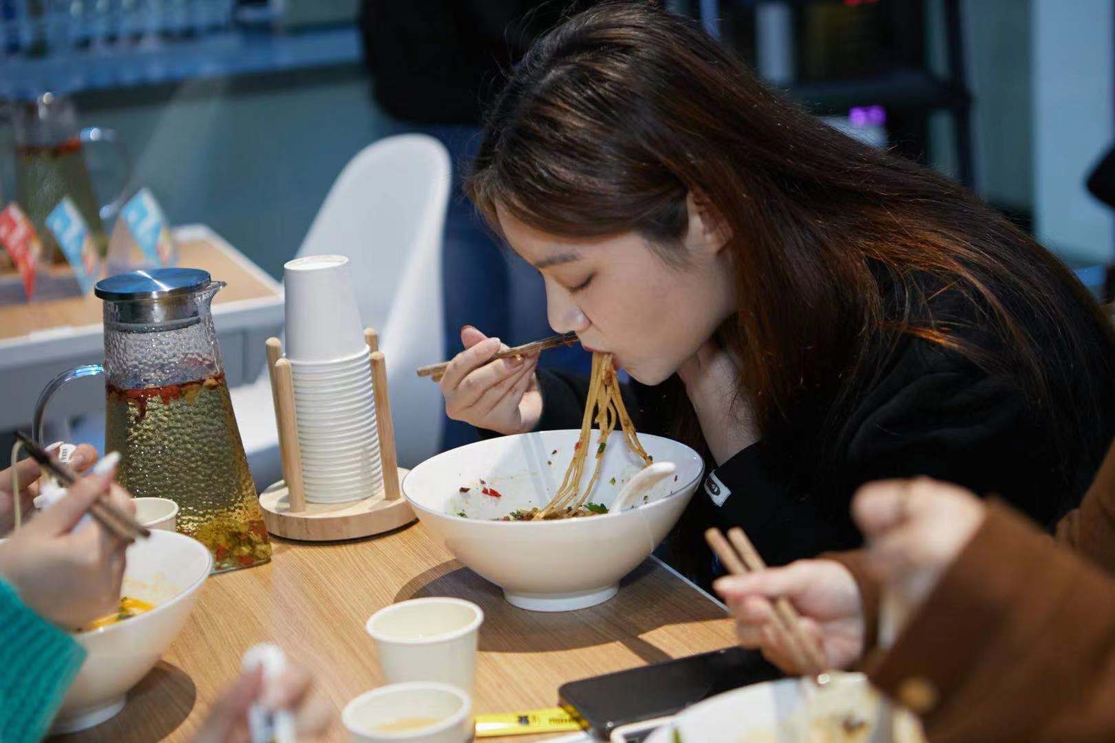 創(chuàng)新“智能面館”新賽道 ，數(shù)字化賦能掘金千億級(jí)面類市場(chǎng)|餐飲界