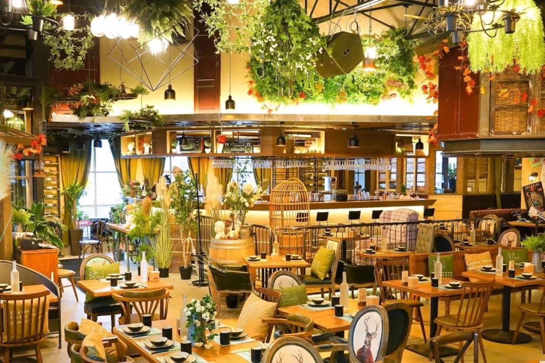 胡桃里上線加拿大，是“中國(guó)版Hard Rock Cafe”還是“新版音樂(lè)餐吧” | 餐見|餐飲界