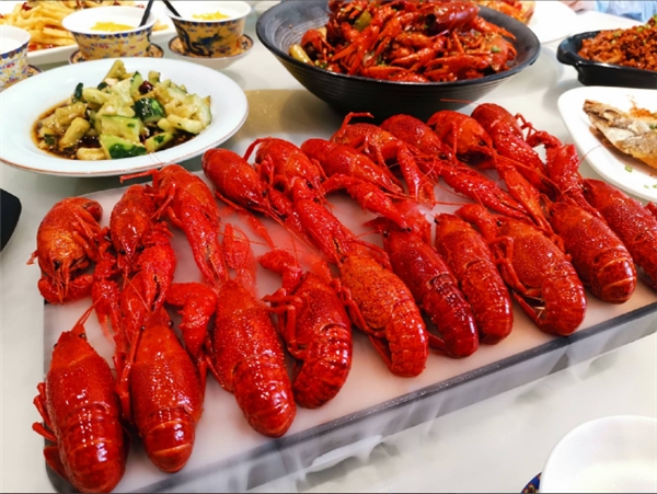 單場直播破20萬，抖音武漢美食人氣榜第1名，這家小龍蝦店是如何做到的？