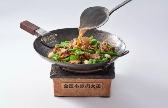 一盤辣椒炒肉，能撐起費大廚的“出湘記”嗎？