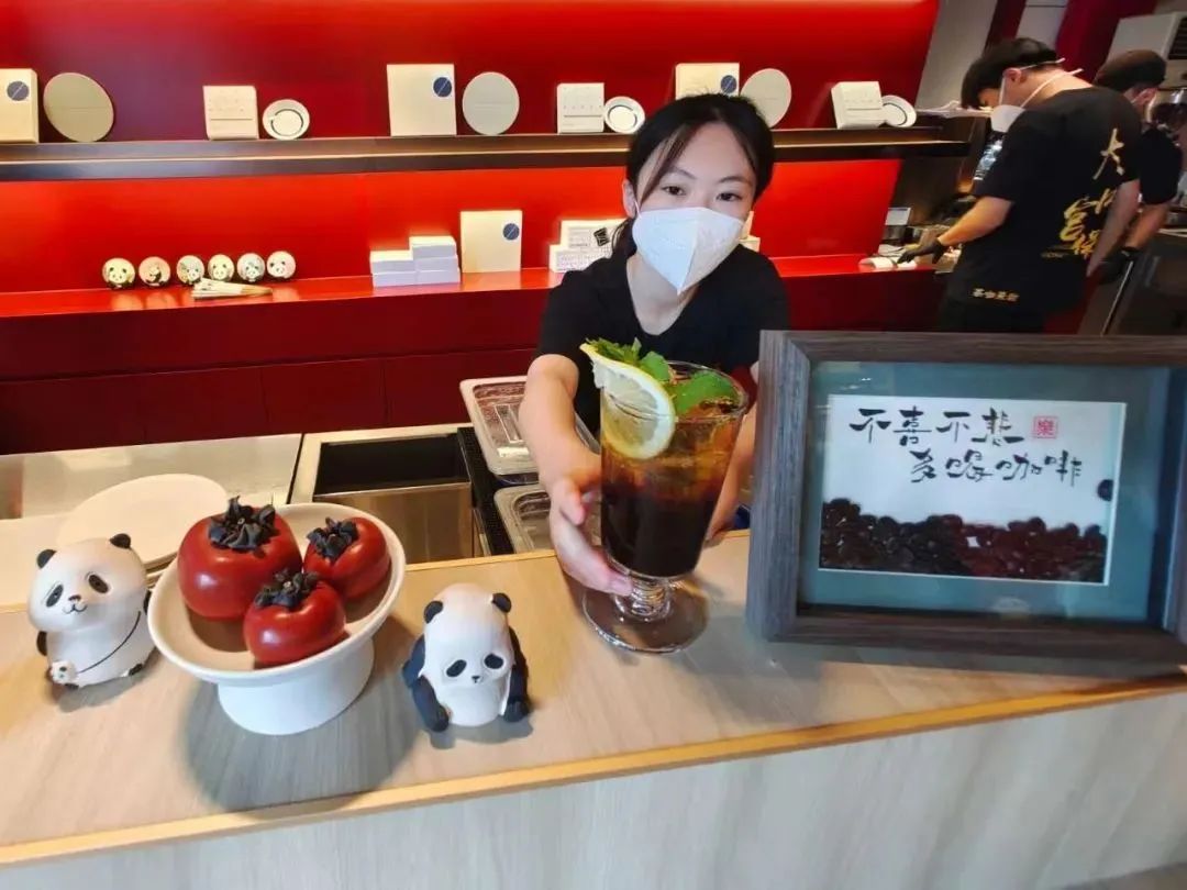 老字號布鞋內(nèi)聯(lián)升做咖啡，跨界咖啡這么卷了嗎？|餐飲界