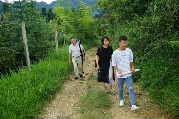 29年教學，9年公益，他以身作則，改變了無數(shù)山區(qū)孩子的人生